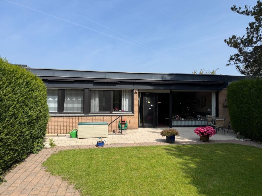 R�ckansicht mit Terrasse Bungalow Sankt Augustin