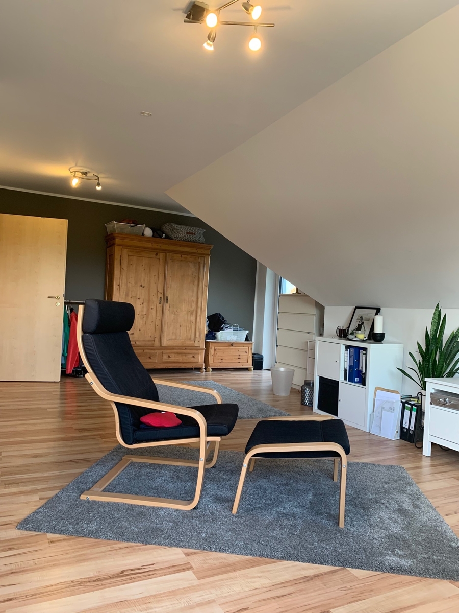 Gro�es Zimmer im Obergeschoss Einfamilienhaus Sankt Augustin