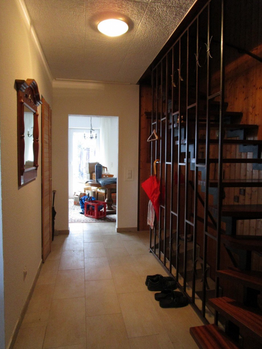 Flur / Diele im Erdgeschoss mit Blick in s Wohn,- Esszimmer Reihenhaus Sankt Augustin