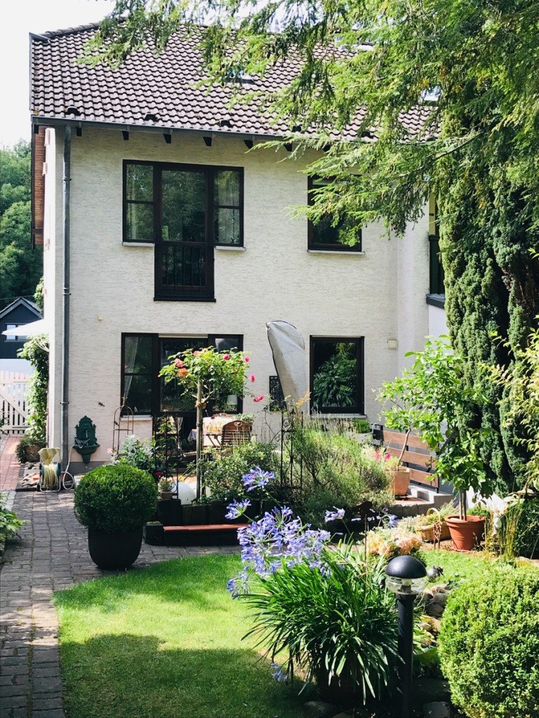 R�ckansicht Bonn Reiheneckhaus BONN-HOLZLAR in toller Lage, sch�nes Einfamilienhaus, 140 m� Wfl. 5 Zimmer, Vollkeller, 421 m� GrSt.