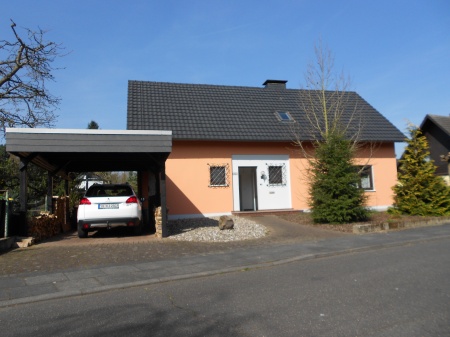 Hausansicht Dachgeschosswohnung Sankt Augustin
