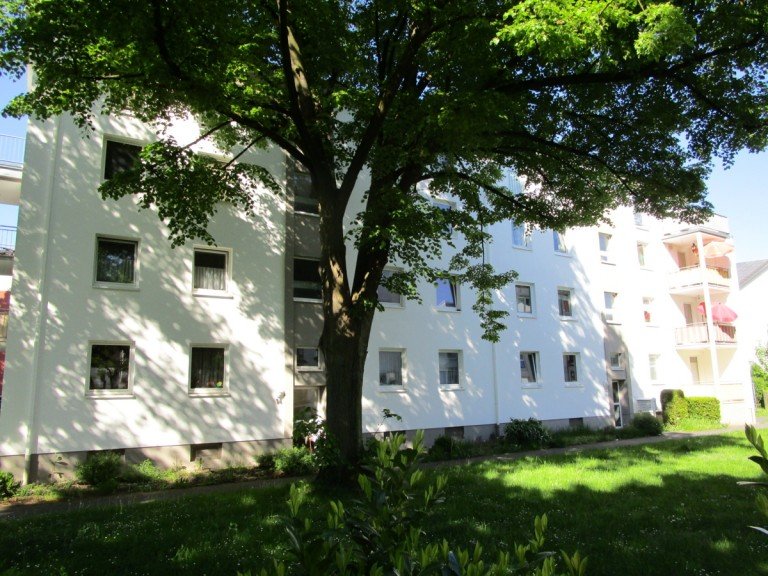 Vorderansicht Siegburg - Siegburg Zentrum Etagenwohnung SIEGBURG-ZENTRUM, -TOP- 2-3 Zimmer-Wohnung im 2. OG K�che, Diele, Tageslichtbad, ca. 50 m� Wfl.