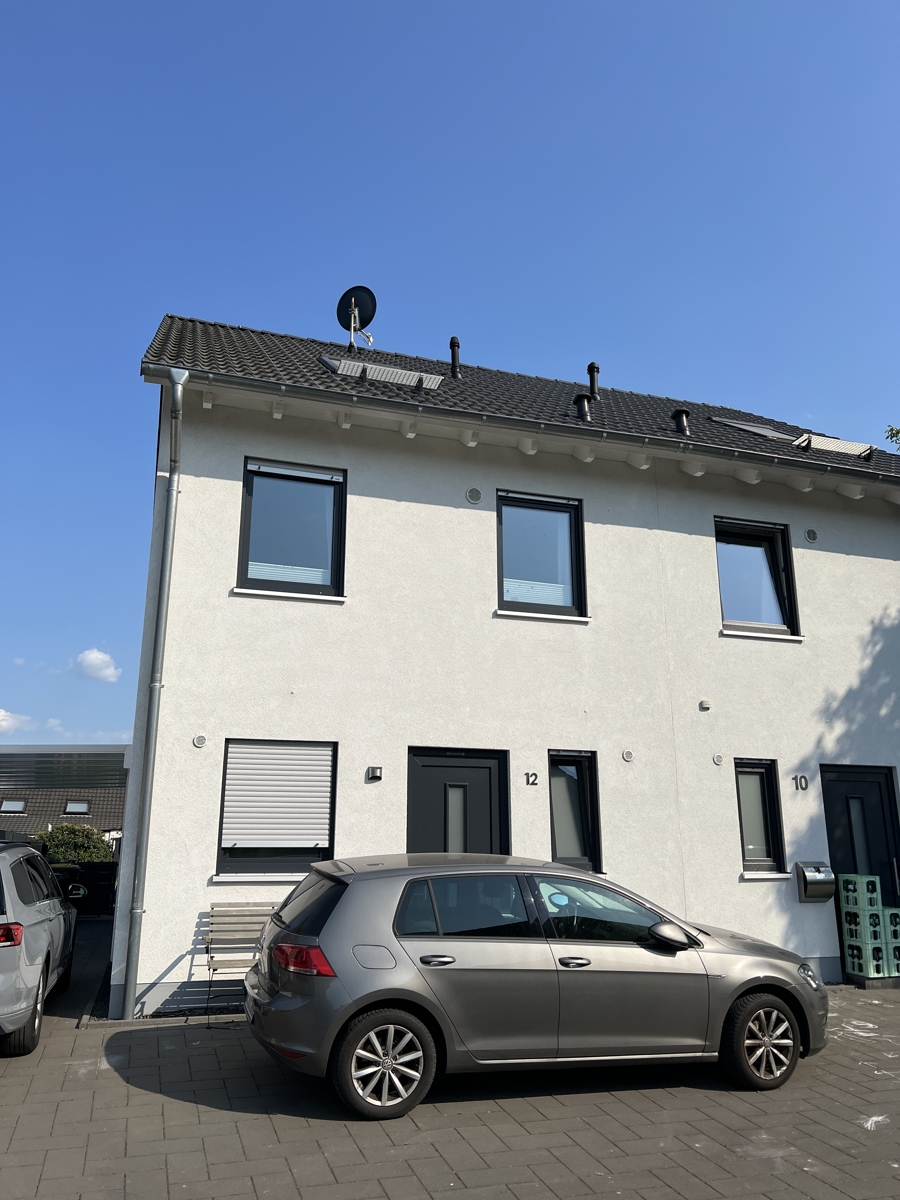 Vorderansicht Doppelhaush�lfte Pulheim / Geyen