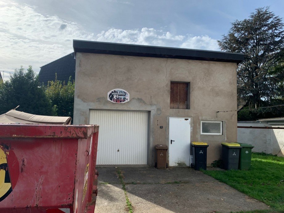 Ansicht gro�e Garage Mehrfamilienhaus Siegburg