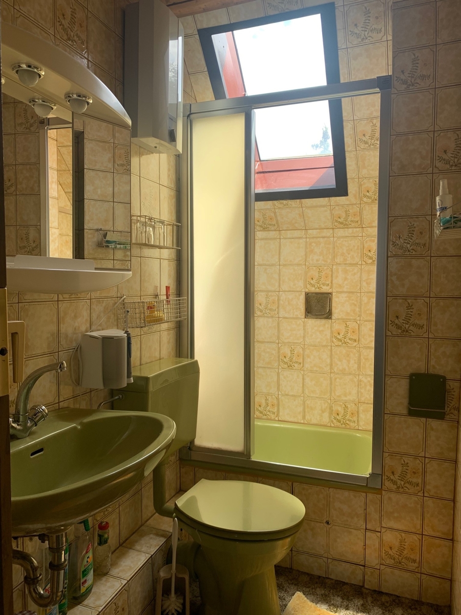 Bad mit Dusche und WC im DG Zweifamilienhaus Troisdorf