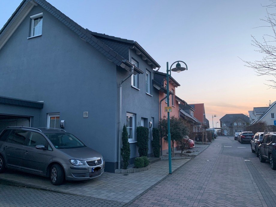 Hausansicht und Wohnumgebung Doppelhaush�lfte Niederkassel