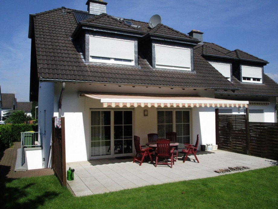 R�ckansicht Doppelhaush�lfte Sankt Augustin / Niederpleis