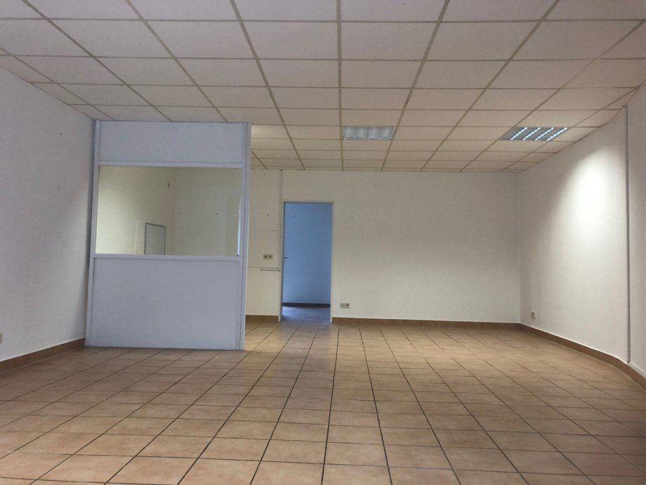 Laden ,- und Verkausfl�che B�rofl�che Sankt Augustin