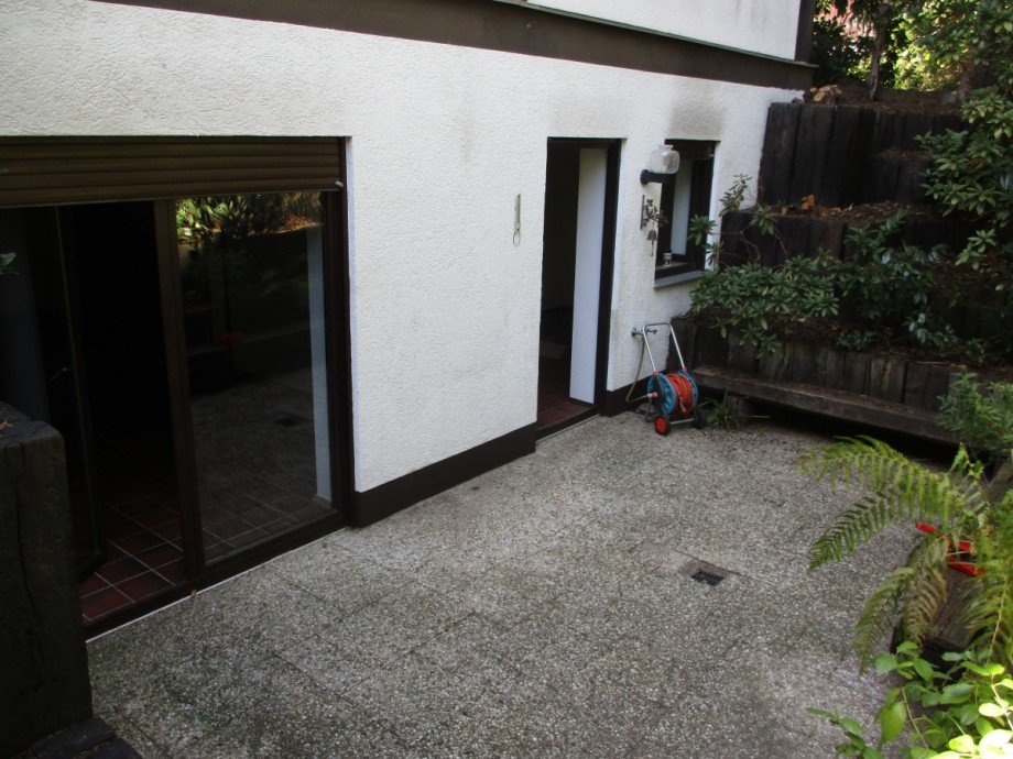Eingangsbereich mit Terrasse Souterrainwohnung Sankt Augustin
