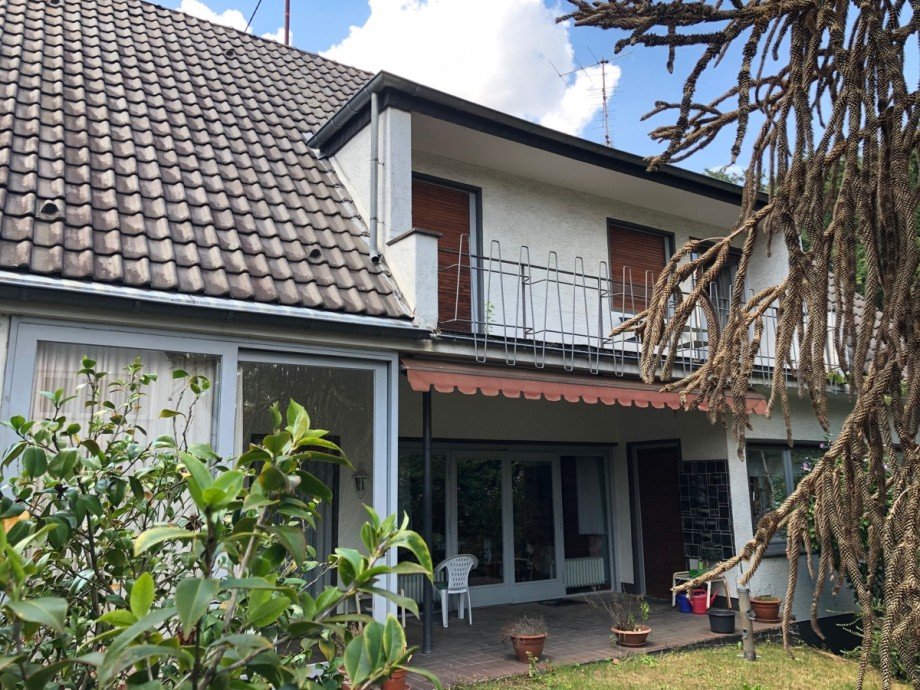 Ansicht �berdachte Terrasse Einfamilienhaus Bonn