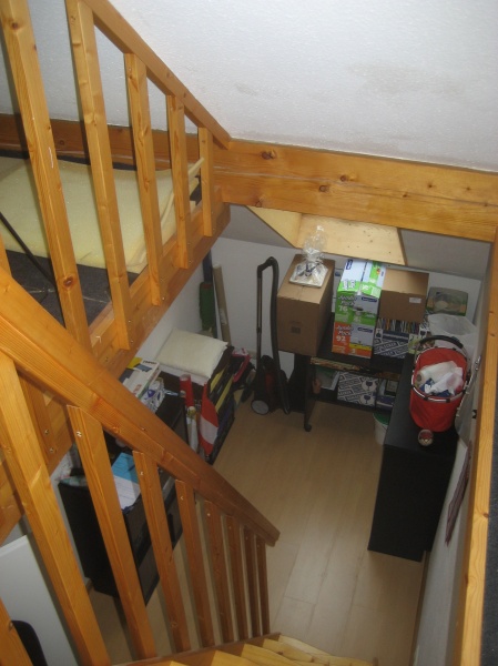 Ansicht massive Holztreppe Doppelhaush�lfte Buchholz (Westerwald) / Jungeroth