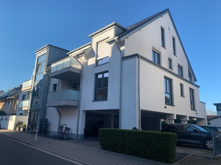 Hausansicht Sankt Augustin Etagenwohnung SANKT AUGUSTIN tolle 3 Zimmer-Wohnung mit 97 m�, Einbauk�che, 2 Balkon, 2 B�der, Kfz-Stellpl. Keller