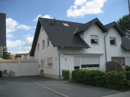 Ansicht mit Einfahrt und Garage Doppelhaush�lfte Sankt Augustin