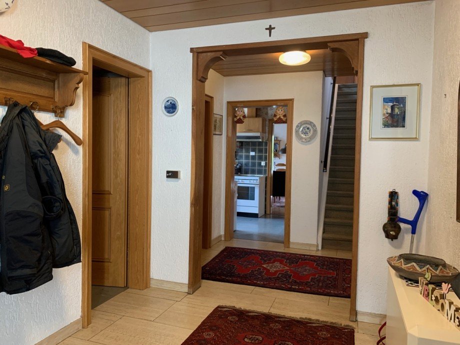 Ansicht Diele - Flur im EG mit Blick in die K�che und zum Treppenhaus Einfamilienhaus Sankt Augustin