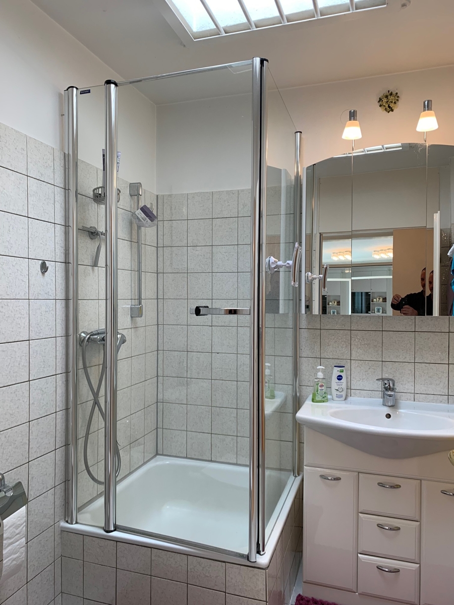 Dusche-WC im OG Einfamilienhaus Wachtberg / Lie�em