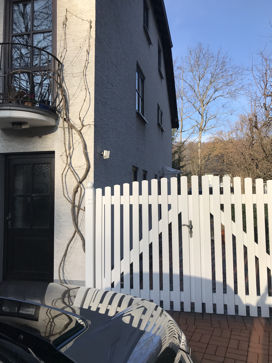 Ansicht Giebelseite / Eingangsbereich / Tor Reiheneckhaus Bonn