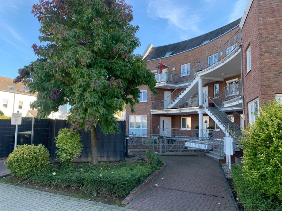 Zuweg zum Haus Erdgeschosswohnung Hennef