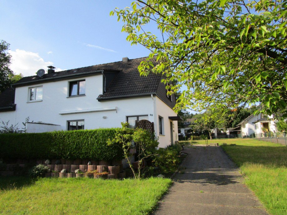 Weg zum Haus Doppelhaush�lfte Siegburg