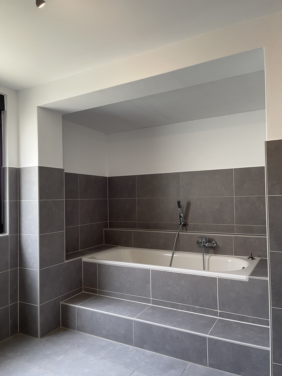 Badezimmer mit Wanne & Dusche Einfamilienhaus Sankt Augustin