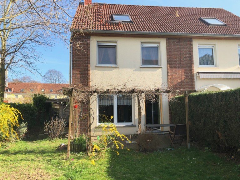 R�ckansicht Wesseling Einfamilienhaus WESSELING Einfam. Doppelhaush�lfte, 4-5 Zi. 170 m� WNfl., 260 m� GrSt. Bj.1995, Vollkeller, Carport