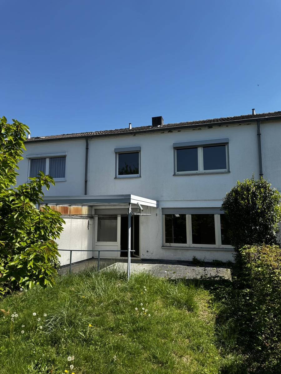 R�ckseite Reihenmittelhaus Bonn / Heiderhof