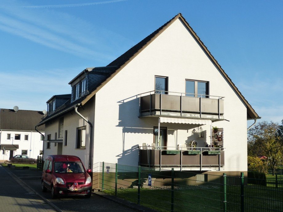 Seitenansicht mit Garten Mehrfamilienhaus Sankt Augustin