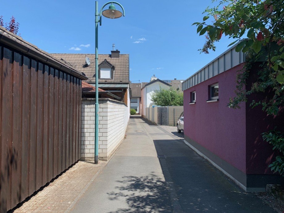 Weg zum Rhein Doppelhaush�lfte Niederkassel