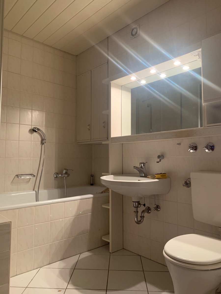 Badezimmer I OG mit Dusche, Wanne und WC Reihenhaus Sankt Augustin