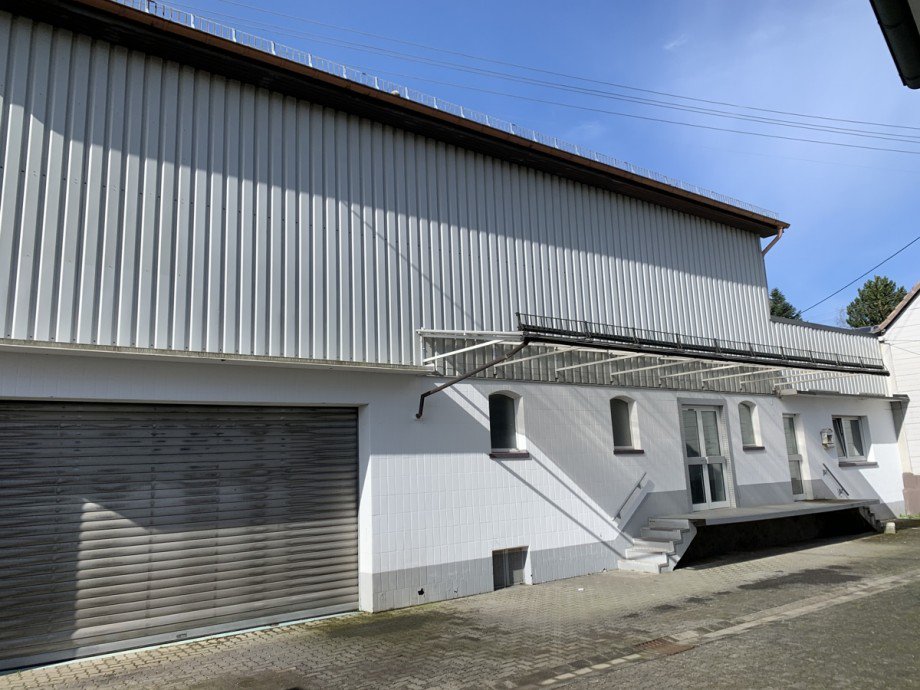 Vorderansicht Gewerbehalle Gemischt-Grundst�ck Windeck