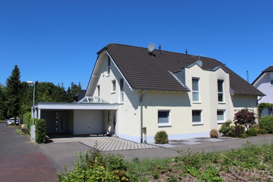 Vorderansicht Doppelhaush�lfte Lohmar