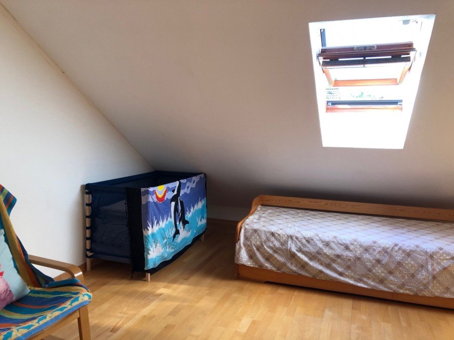 gro�es Kinderzimmer 1 im Dachgeschoss Reihenhaus Sankt Augustin