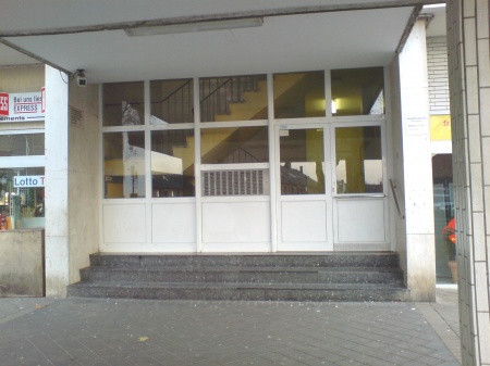 Hauseingangsbereich Sankt Augustin - Menden Etagenwohnung SANKT AUGUSTIN, 1 Zi. App., K�che, Diele, Bad, Balkon, ca. 42 m� Wfl.