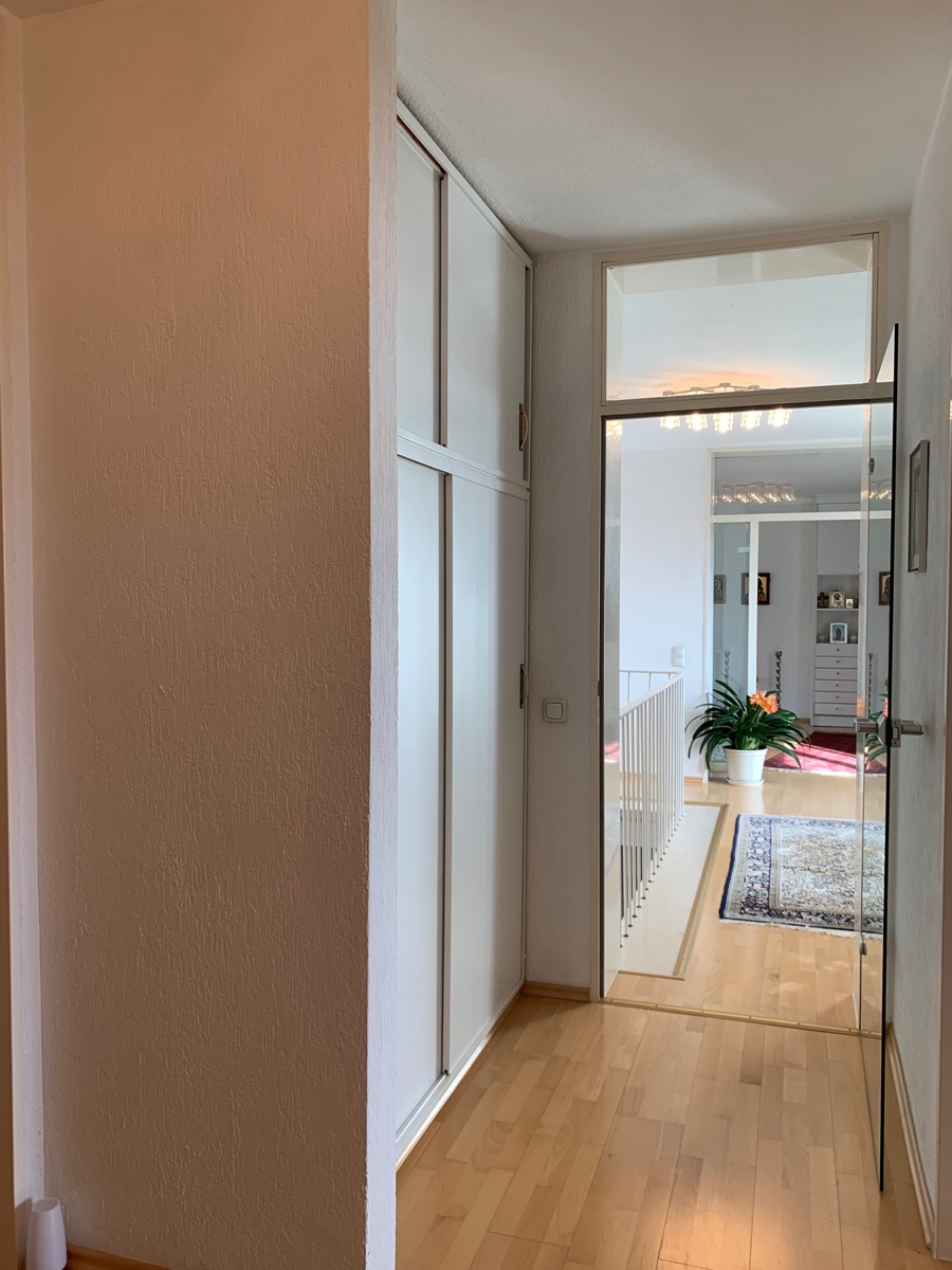 Flur im OG Einfamilienhaus Wachtberg / Lie�em