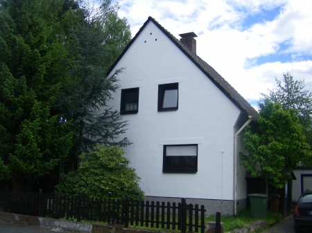 Hausansicht Sankt Augustin - Niederpleis Erdgeschosswohnung SANKT AUGUSTIN, sehr sch�ne 3 - 4 Zimmer-Erdgeschosswohnung mit ca. 120 m� Wfl., Garten und Garage