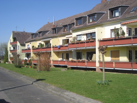 R�ckansicht Bonn Etagenwohnung BONN-DUISDORF, sch�ne,ruhig gelegene 4 Zi. Whg., ca. 100 m� Wfl., neue B�den u. neues Badezimmer