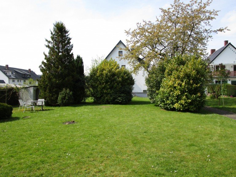 Garten Lohmar - Lohmar Zentrum Mehrfamilienhaus LOHMAR ZENTRUM, 2 DHH + freist. 2-Fam.Haus in Toplage, 1.974 m� GrSt., ca. 415 m� Wfl. + 8 Garagen