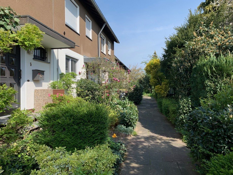 Weg zum Haus Reihenhaus Sankt Augustin