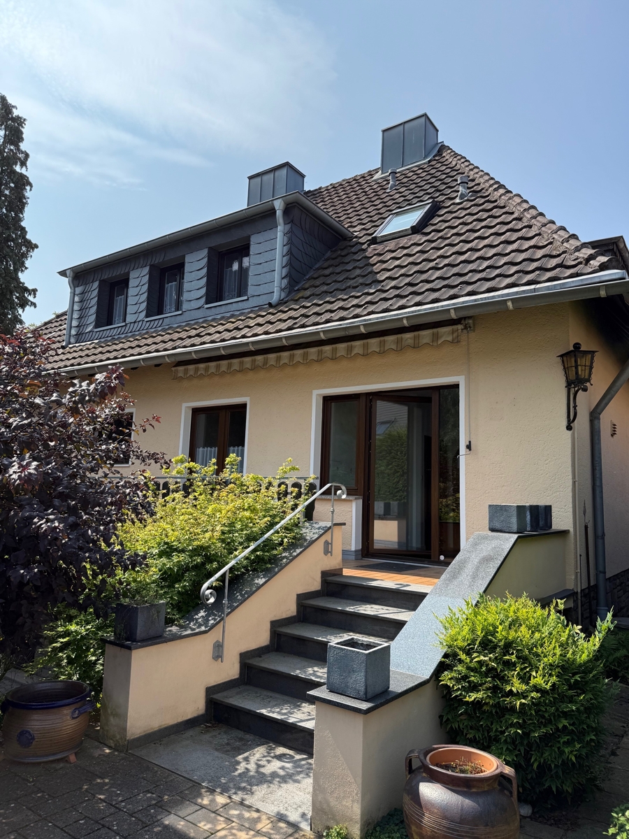 R�ckansicht mit Zugang zur Terrasse Einfamilienhaus Bonn