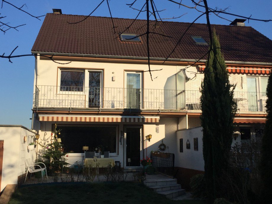 R�ckansicht mit Terrasse und Garten Doppelhaush�lfte Sankt Augustin