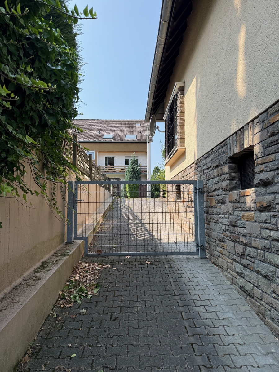 Zufahrt zur Garage Einfamilienhaus Bonn