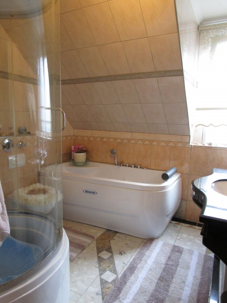 Badezimmer Wohnung 3 Mehrfamilienhaus K�nigswinter