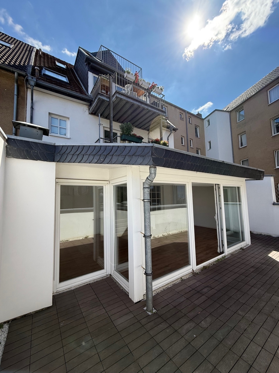 R�ckansicht mit gr. Terrasse Etagenwohnung K�ln