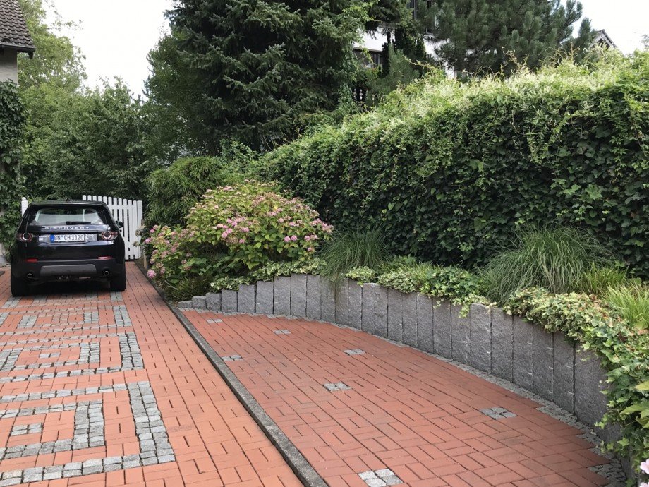Ansicht Einfahrt Reiheneckhaus Bonn