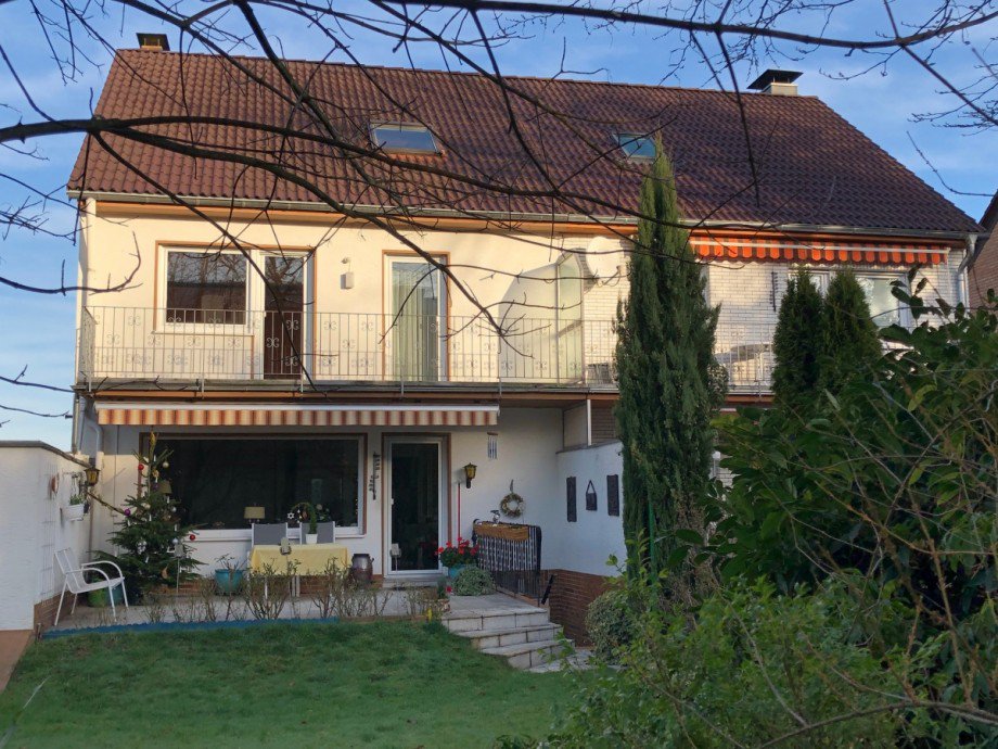 R�ckansicht mit Terrasse, Garten und Garage Doppelhaush�lfte Sankt Augustin