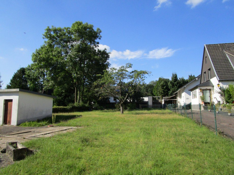 Blick Grundst�ck / evtl. Baugrundst�ck Doppelhaush�lfte Siegburg