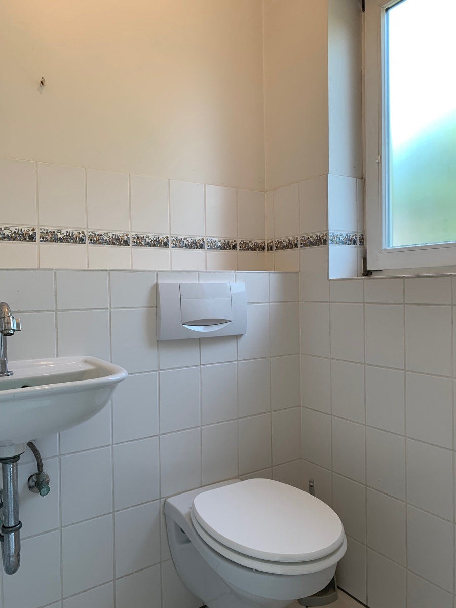G�ste-WC Doppelhaush�lfte Niederkassel
