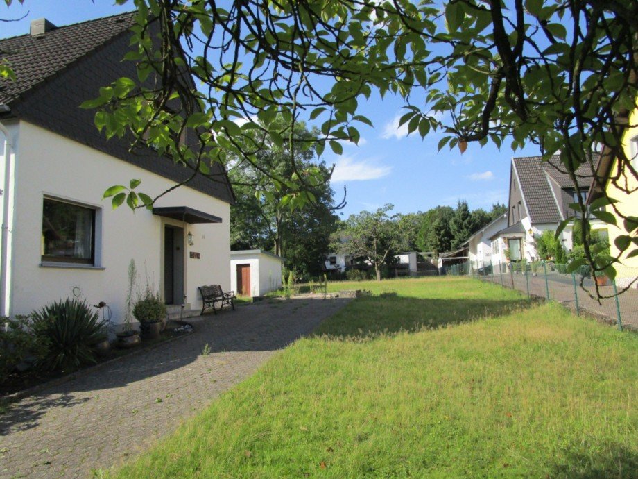 seitlicher Blick Wohngrundst�ck Siegburg