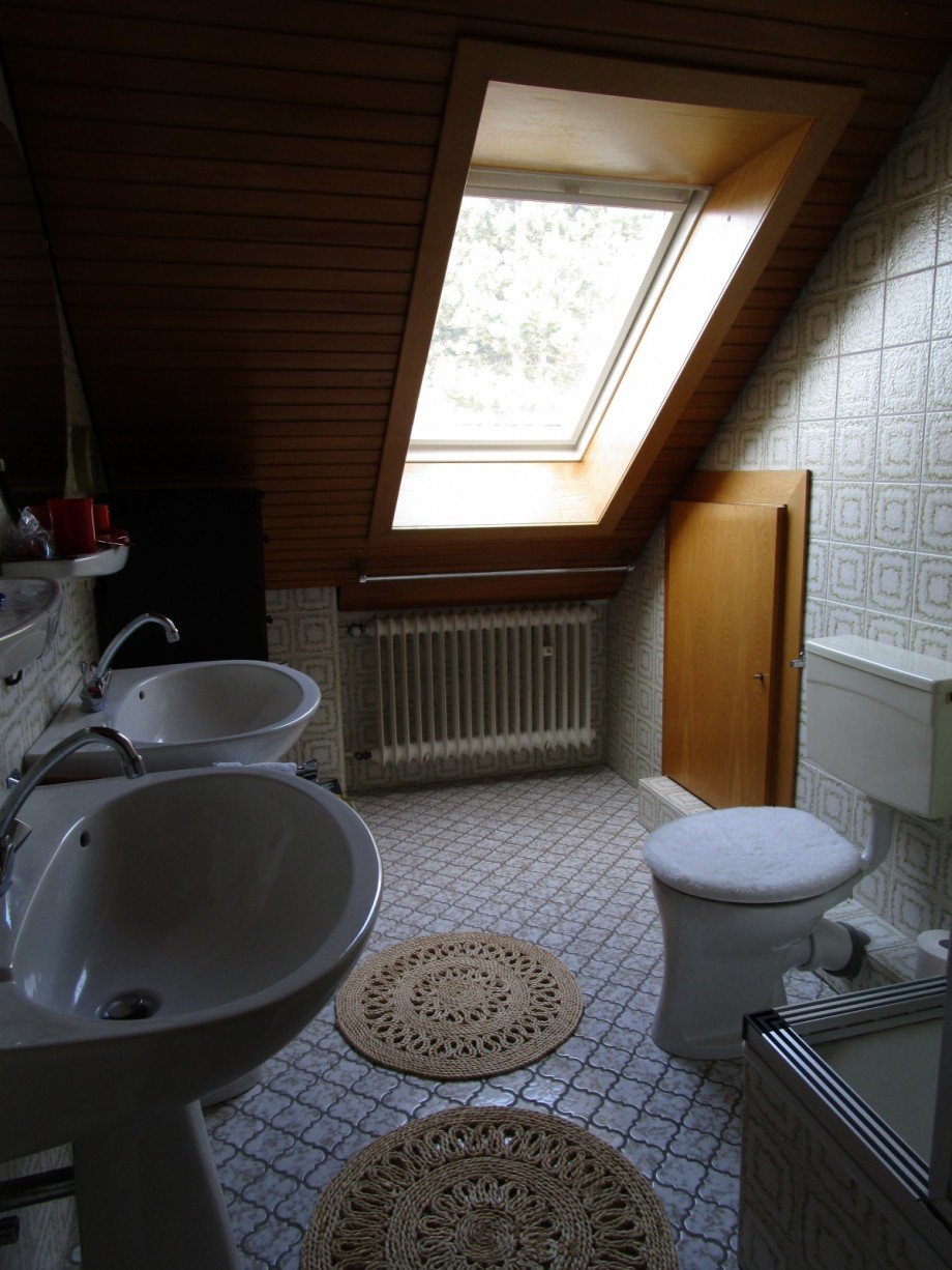 Badezimmer im DG Reiheneckhaus Sankt Augustin
