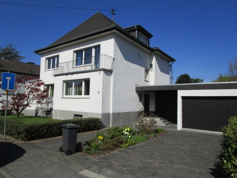 Au�enansicht St. Augustin - Hangelar Etagenwohnung SANKT AUGUSTIN - HANGELAR, sch�ne 2-3 Zimmer-Wohnung ca. 73 m� Wfl., 2 x Balkon, Garage, Keller