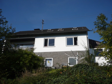 Ansicht vom Garten aus Eitorf / M�hleip - Eitorf Haus EITORF-M�HLEIP, gro�z�giges Einfamilienhaus mit ca. 130 m� Wfl. + 45 m� ELW, gro�er Garten, Garage
